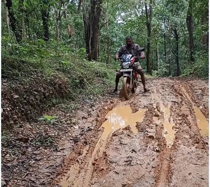 ಹದಗೆಟ್ಟ ರಸ್ತೆಯಿಂದ ಗ್ರಾಮಸ್ಥರಿಗೆ ಸಂಕಟ;ದುರಸ್ತಿಗೆ ಮನವಿ