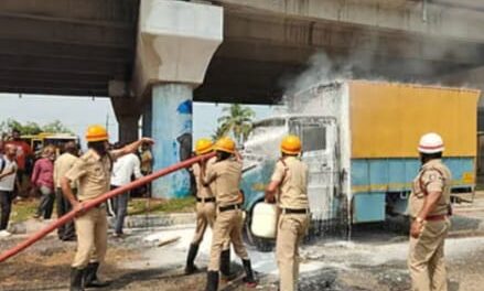 ಹಾಲು ಪೂರೈಸುವ ಗೂಡ್ಸ್ ವಾಹನಕ್ಕೆ ಬೆಂಕಿ
