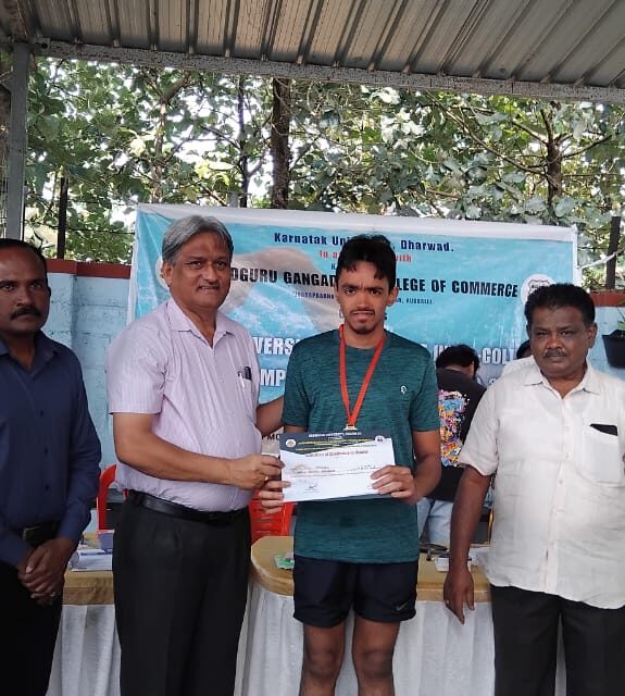 ಓಂ ವೆಂಕಟೇಶ್ ಜವಳಿ ಈಜು ಸ್ಪರ್ಧೆಯಲ್ಲಿ ಸಾಧನೆ