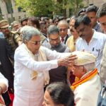 ಪುಟ್ಟಸ್ವಾಮಿ ಗುಡಿಗಾರ್ ರವರನ್ನು ಸನ್ಮಾನಿಸಿದ ಕರ್ನಾಟಕ ಸಿಎಂ