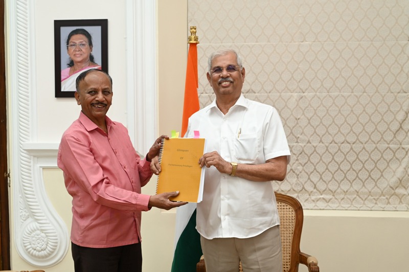 ಕೇರಳದ ರಾಜ್ಯಪಾಲರನ್ನು ಭೇಟಿಯಾದ T.N.ಧ್ರುವಕುಮಾರ್