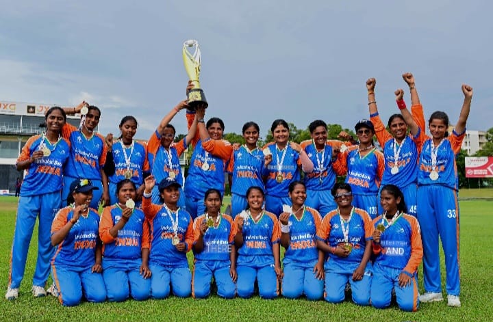 ಅಂಧಕಾರವನ್ನು ಮೀರಿ ಮತ್ತೊಂದು ಟಿ 20 ವಿಶ್ವಕಪ್ ಗೆದ್ದು ಮಿನುಗಿದ ಭಾರತೀಯ ವನಿತೆಯರು