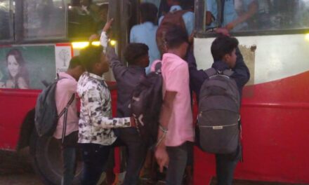 ಬಸ್ ತಂಗುದಾಣ ಸೌಲಭ್ಯ ಇಲ್ಲದ  ಜೋಯಿಡಾದ ಕುಂಬಾರವಾಡಾ