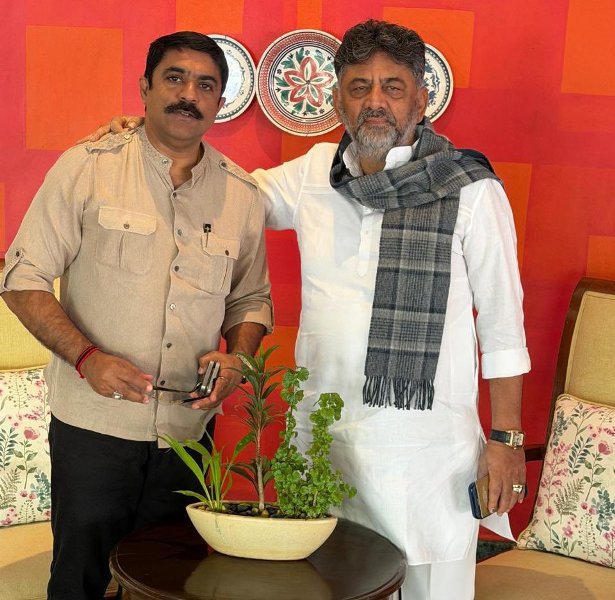 D.K Shivakumar ಹಾಗೂ ಸರ್ದೇಸಾಯಿ ಗೋವಾದಲ್ಲಿ ಭೇಟಿ, ಮಹತ್ವದ ಚರ್ಚೆ
