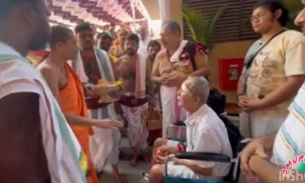 ವೀಲ್ ಚೇರ್ ನಲ್ಲಿ ಕುಳಿತ ಭಕ್ತಿರಿಗೆ ಆಶೀರ್ವದಿಸಲು ಬಂದ ಪರ್ತಗಾಳಿ ಶ್ರೀಗಳು