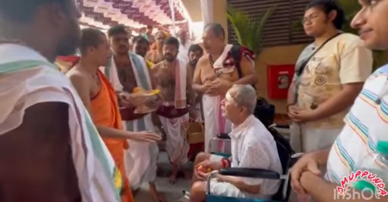 ವೀಲ್ ಚೇರ್ ನಲ್ಲಿ ಕುಳಿತ ಭಕ್ತಿರಿಗೆ ಆಶೀರ್ವದಿಸಲು ಬಂದ ಪರ್ತಗಾಳಿ ಶ್ರೀಗಳು