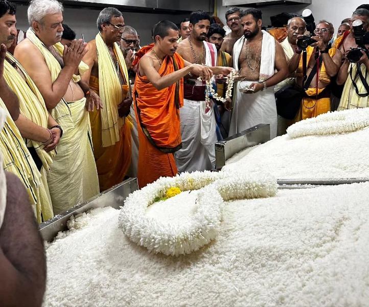 ಪರ್ತಗಾಳಿ ಮಠದಲ್ಲಿ ಶ್ರೀಗಳಿಂದ ಅನ್ನಪೂರ್ಣೆಯ ಮೂಜೆ