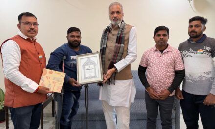 ಖಾನಾಪುರದ ಪುಂಡಲಿಕ ಕುಂಬಾರರವರಿಗೆ ಭಾರತ ಸರ್ಕಾರದ ಜವಳಿ ಸಚಿವಾಲಯದಿಂದ ಸನ್ಮಾನ;ಕಾಗೇರಿ ಅಭಿನಂದನೆ.