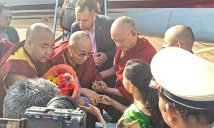 ಬೌದ್ಧ ಧರ್ಮಗುರು ದಲೈ ಲಾಮಾ ಅವರಿಗೆ ಹುಬ್ಬಳ್ಳಿಯಲ್ಲಿ  ಸ್ವಾಗತ