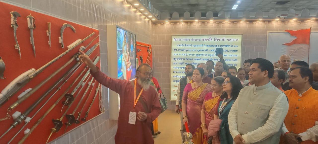 ಶಿವಾಜಿ ಮಹಾರಾಜರ ಕಾಲದ ಶಸ್ತ್ರಾಸ್ತ್ರಗಳು ಮತ್ತು ವಂದೇ ಮಾತರಮ್ ಪ್ರದರ್ಶನ