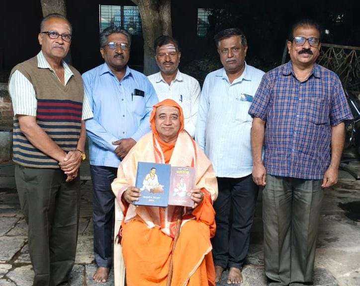 ರುದ್ರಾಕ್ಷಿಮಠದ ಶ್ರೀಗಳಿಂದ ಮಹಾನ್ ದಾರ್ಶನಿಕ ಬಸವಣ್ಣ ಗ್ರಂಥ ಲೋಕಾರ್ಪಣೆ