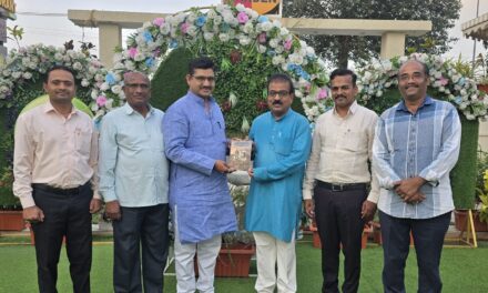 ಡಾ.ಸಂಜಯ ಶಿಂದಿಹಟ್ಟಿ ಅವರ ಚೊಚ್ಚಲ ಕೃತಿ ಮೋಹನ ಬಸನಗೌಡ ಪಾಟೀಲರಿಗೆ ಅರ್ಪಣೆ