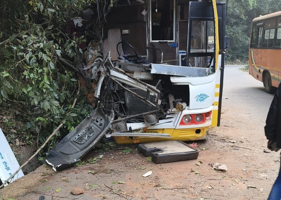 ಹುಲಿಕಲ್ ಘಾಟ್ ಧರೆಗೆ ಗುದ್ದಿದ ಬಸ್ | ಮಗು ಸಾವು.. ಹಲವರು ಗಂಭೀರ