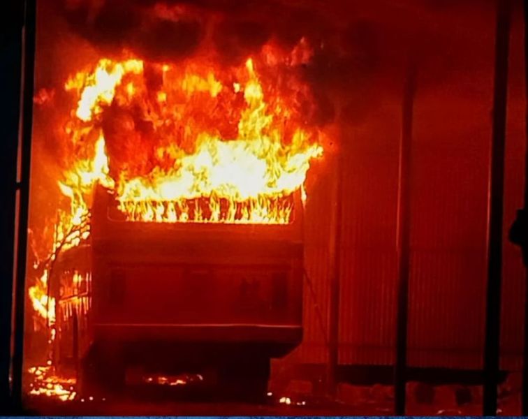 ಮತ್ತೊಂದು ಅಗ್ನಿ ಅವಘಡ…ಗೋವಾದಲ್ಲಿ ಹೊತ್ತಿ ಉರಿದ ಸ್ಕೂಲ್ ಬಸ್…?