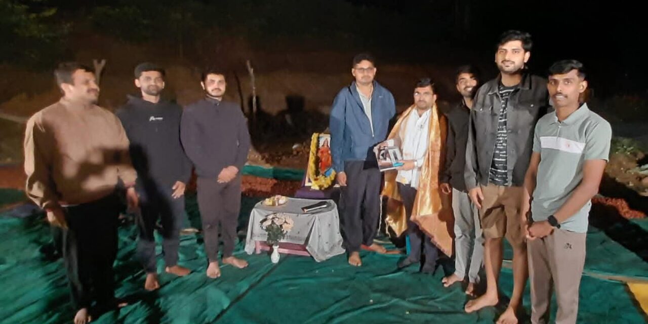 ಅಡಿಕೆಗೊನೆ ರಾಶಿಯ ಬದಿಯಲ್ಲಿ ಪ್ರಬುದ್ಧ ನಾಗರಿಕರ ಸಮಾಗಮ