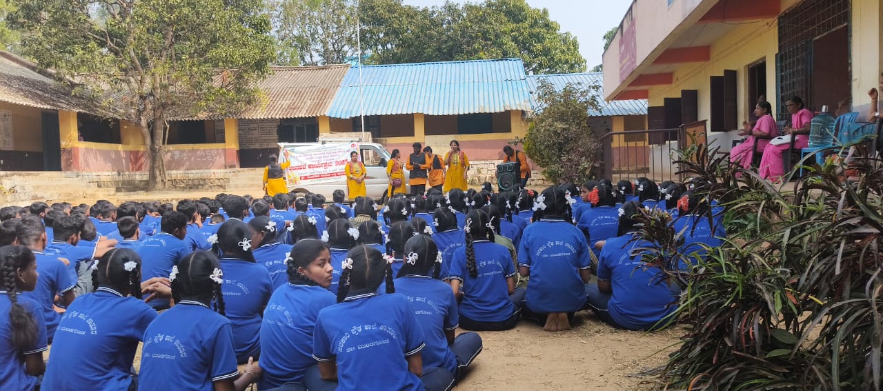 ಮುಂಡಗೋಡನಲ್ಲಿ ಸಪ್ತಸ್ವರ ಸೇವಾ ಸಂಸ್ಥೆಯ ಕಲಾತಂಡದವರಿಂದ ಜಾನಪದ ಕಲಾ ಪ್ರದರ್ಶನ