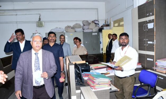 ಕಲಬುರಗಿಯ ಹಲವು ಕಚೇರಿಗಳಿಗೆ ಲೋಕಾಯುಕ್ತ ಅಧಿಕಾರಿಗಳ ದಿಢೀರ್ ಭೇಟಿ
