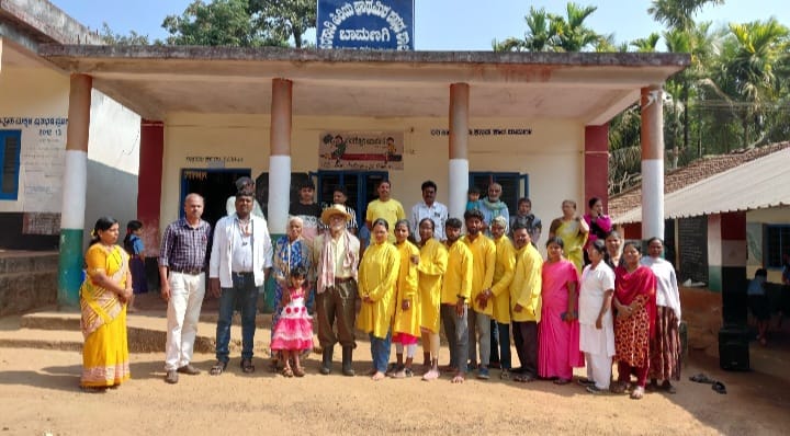 ಬಾಮಣಗಿ ಶಾಲೆಯಲ್ಲಿ ಅಂಕೋಲಾದ ಅವರ್ಸಾ ತಂಡದ ಕಲಾವಿದರಿಂದ ಜನಜಾಗೃತಿ ಕಾರ್ಯಕ್ರಮ