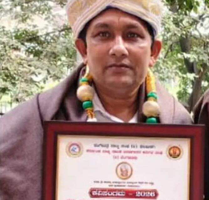 ಮಹಾಬಲೇಶ್ವರ ನಾಯ್ಕ ಮಿರ್ಜಾನ ಅವರಿಗೆ ಕನ್ನಡ ಕವಿರತ್ನ ರಾಜ್ಯಮಟ್ಟದ ಪ್ರಶಸ್ತಿ ಪ್ರಧಾನ