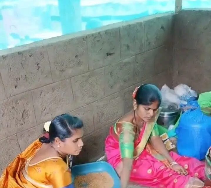 ಕಾಣಕೋಣ ಲೋಕೋತ್ಸವದಲ್ಲಿ ಕೈಯಾರೆ ಹಿಟ್ಟು ತಯಾರಿಸುವ ವಿಧಾನ ಪ್ರದರ್ಶನ