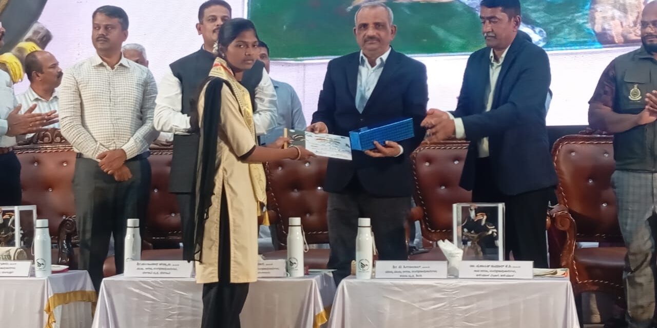 ಪ್ರಬಂಧ ಸ್ಪರ್ಧೆಯಲ್ಲಿ ಆದಿತಿ ಮಧುಕರ ಗಾವಡಾ ಪ್ರಥಮ