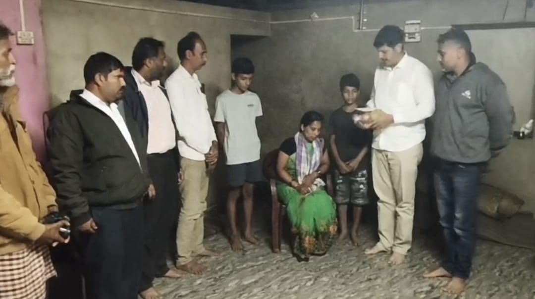 ಮೃತ ರಾಮಚಂದ್ರ ಗೌಡ ಕೆಳಾಸೆ ಮನೆಗೆ ಬಿಜೆಪಿ ಮುಖಂಡ ಅನಂತಮೂರ್ತಿ ಭೇಟಿ; ಸಾಂತ್ವನ, ಧನಸಹಾಯ