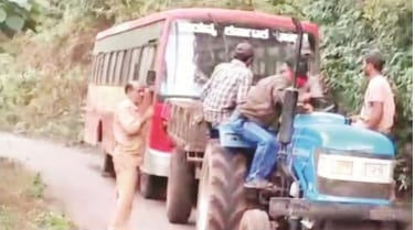 ಪದೇ ಪದೇ ಕೆಟ್ಟು ನಿಲ್ಲುವ ಗ್ರಾಮೀಣ ಸಾರಿಗೆ ಬಸ್ ಗಳು;ಸಾರ್ವಜನಿಕರಿಗೆ ತಪ್ಪದ ದಿನನಿತ್ಯ ಗೋಳಾಟ
