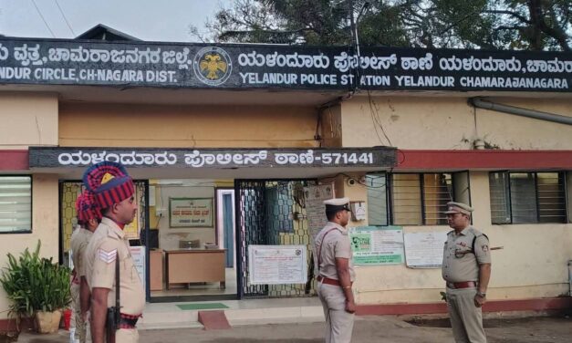 ಯಳಂದೂರು ಪಟ್ಟಣದ ಪೊಲೀಸ್ ಠಾಣೆ ಹಾಗೂ ಅಗರ ಮಾಂಬಳ್ಳಿ ಪೊಲೀಸ್ ಠಾಣೆಗಳಿಗೆ SP ಮುತ್ತುರಾಜು  ಭೇಟಿ