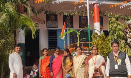 ಹಕ್ಕು ಮತ್ತು ಕರ್ತವ್ಯಗಳನ್ನು ಅರಿತು ದೇಶದ ಅಭಿವೃದ್ಧಿಗೆ ಕೈ ಜೋಡಿಸುವುದು;ಬಿ ಹೆಚ್ ಭಾಗವಾನ