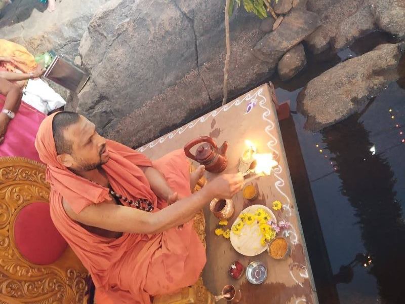 ಶಿರ್ಲೆಬೈಲ್ ಜಲಪಾತದ ಬಳಿ ಸೋಂದಾ ಶ್ರೀಗಳಿಂದ ಗಂಗಾಪೂಜೆ