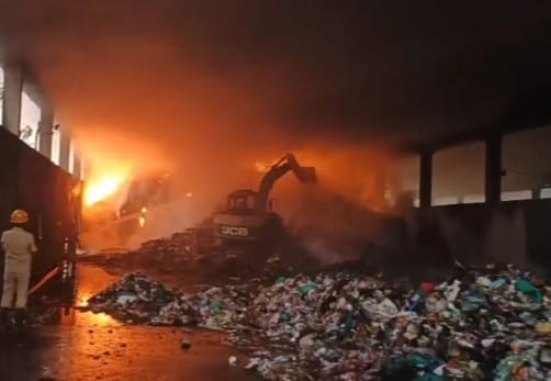 ಕಾರವಾರ ಶಿರವಾಡದ ತ್ಯಾಜ್ಯ ವಿಲೇವಾರಿಯ ಘಟಕದಲ್ಲಿ ಬೆಂಕಿ