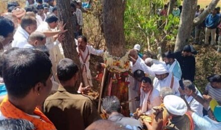 ಶಿರಸಿ ಜಾತ್ರಾ ಮಹೋತ್ಸವ ಮರಕ್ಕೆ ಕಚ್ಚು ಹಾಕುವ ಸಂಪ್ರದಾಯ ಸಂಪನ್ನ