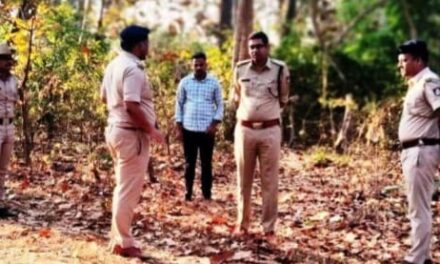 ಕೊಳಗಿ ಅರಣ್ಯ ಪ್ರದೇಶದಲ್ಲಿ ರುಂಡವಿಲ್ಲದ ಮಹಿಳೆಯ ಶವ ಪತ್ತೆ: ಎಸ್‌ಪಿ ಸ್ಥಳ ಪರಿಶೀಲನೆ