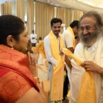 ಶ್ರೀ ಶ್ರೀ ರವಿಶಂಕರ ಗುರೂಜಿಯವರಿಂದ ಯಲ್ಲಾಪುರದ ಸಾಧಕರಿಗೆ ಸನ್ಮಾನ