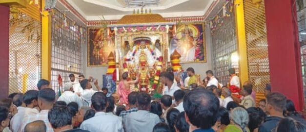 ಶಿರಸಿ ಮಾರಿಕಾಂಬೆಯ ದೇವಿಯ ಜಾತ್ರಾ ಗದ್ದುಗೆಯಲ್ಲಿ ಉಡಿ ಸಮಪರ್ಣೆ ಸೇರಿದಂತೆ,ವಿವಿಧ ಸೇವೆ