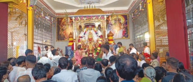 ಶಿರಸಿ ಮಾರಿಕಾಂಬೆಯ ದೇವಿಯ ಜಾತ್ರಾ ಗದ್ದುಗೆಯಲ್ಲಿ ಉಡಿ ಸಮಪರ್ಣೆ ಸೇರಿದಂತೆ,ವಿವಿಧ ಸೇವೆ