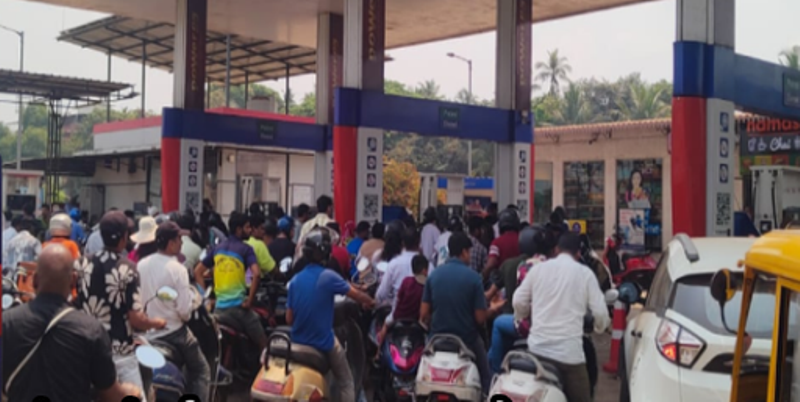 ವದಂತಿ ಹಿನ್ನೆಲೆ ಗೋವಾದಲ್ಲಿ ಪೆಟ್ರೋಲ್ ಬಂಕ್ ಗಳಲ್ಲಿ ಜನವೋ ಜನ…?
