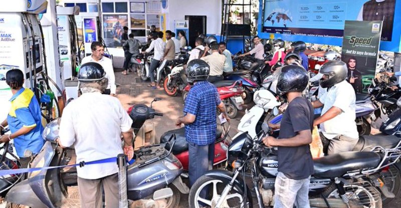 ಗೋವಾದಲ್ಲಿ ಒಂದು ವಾರದ ಪೆಟ್ರೋಲ್ 3 ದಿನದಲ್ಲೇ ಖಾಲಿ,,,?