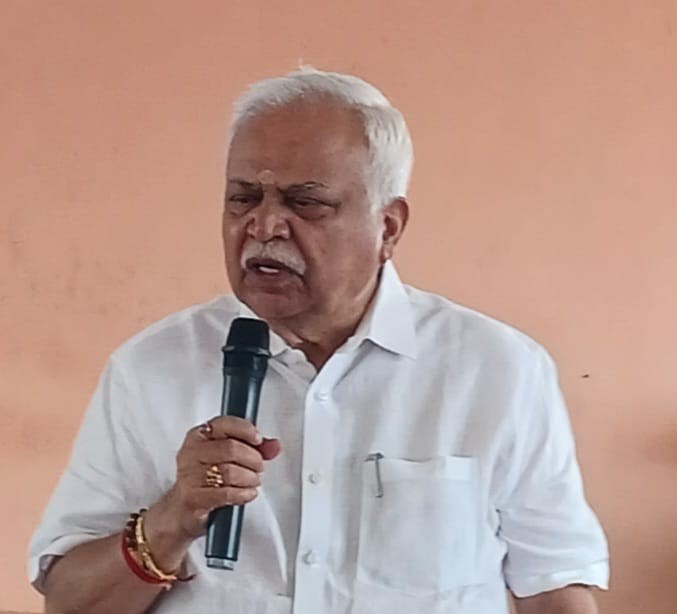 ಸಮತೋಲಿತ ಬಜೆಟ್ ಆರ್ ವಿ ದೇಶಪಾಂಡೆ