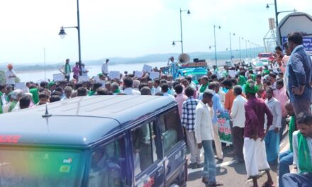 ಸಿಗಂದೂರು ಸೇತುವೆ ಮೇಲಿನ ರಾಷ್ಟ್ರೀಯ ಹೆದ್ದಾರಿ ಬಂದ್: ಬೃಹತ್ ಪ್ರತಿಭಟನೆ