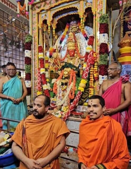 ಮಠಾಧೀಶರಿಂದ ಮಾರಿಕಾಂಬಾ ದೇವಿಯ ದರ್ಶನ