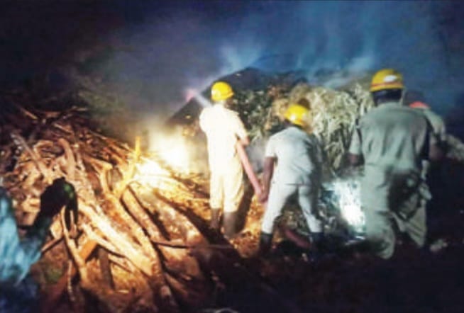 ಹುಲ್ಲಿನ ಬಣವೆಗೆ ಆಕಸ್ಮಿಕ ಬೆಂಕಿ;ಅಪಾರ ಹಾನಿ