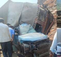 ಕಾರಿನ ಮೇಲೆ ಮುಗುಚಿ ಬಿದ್ದ ಕಂಟೇನರ್;ಬಾಲಕ ಮೃತ