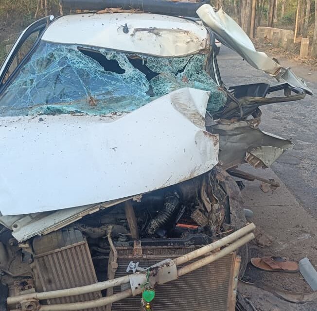 ಆಲೂರ ಬಳಿ ಮರಕ್ಕೆ ಡಿಕ್ಕಿ ಹೊಡೆದ ಕಾರು;ಮೂವರಿಗೆ ಗಂಭೀರ