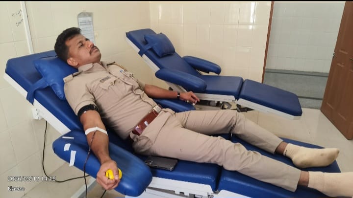 ಗರ್ಭಿಣಿ ಮಹಿಳೆಗೆ ರಕ್ತದಾನ ಮಾಡಿ ಮಾನವೀಯತೆ ಮೆರೆದ ಪಿಎಸ್‌ಐ ಕಿರಣ ಪಾಟೀಲ