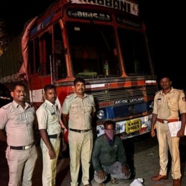 ಅಬಕಾರಿ ಇಲಾಖೆಯಿಂದ ಭರ್ಜರಿ ಕಾರ್ಯಾಚರಣೆ;ಅಕ್ರಮ ಮದ್ಯ ಹಾಗೂ ಲಾರಿವಶ