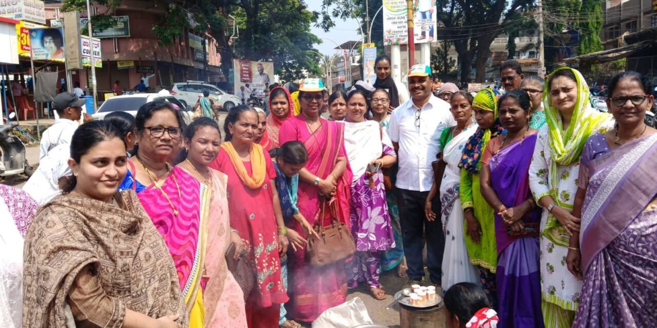 ಅಡುಗೆ ಅನಿಲದ ಕೊರತೆ ಮತ್ತು ಬೆಲೆ ಏರಿಕೆ ವಿರುದ್ಧ ಒಲೆ ಉರಿಸಿ ಕಾಂಗ್ರೇಸ್ ಪ್ರತಿಭಟನೆ