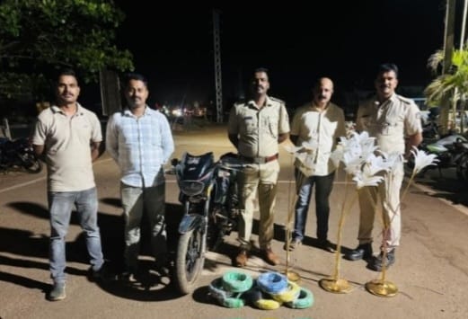 ಪ್ರಕರಣ ದಾಖಲಾದ 12 ಗಂಟೆಗಳಲ್ಲಿ ಕಳ್ಳರನ್ನು ಬಂಧಿಸಿದ ಹೊನ್ನಾವರ ಪೊಲೀಸರು