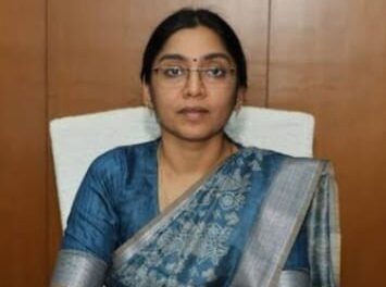 ಮೊಬೈಲ್ ಮೂಲಕ ಸ್ವಯಂ ಗಣತಿ ದಾಖಲಿಸಿದ ಉತ್ತರಕನ್ನಡದ ಜಿಲ್ಲಾಧಿಕಾರಿ