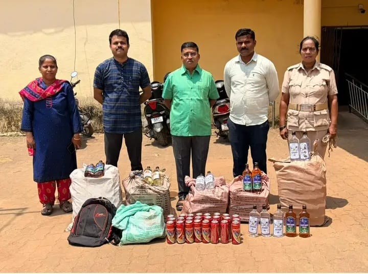 ಅಬಕಾರಿ ಅಧಿಕಾರಿಗಳ ಕಾರ್ಯಾಚರಣೆಯಲ್ಲಿ ಕಾಡಿನ ಪ್ರದೇಶದಲ್ಲಿ ಬಚ್ಚಿಟ್ಟಿದ್ದ ಅಕ್ರಮ ಗೋವಾ ಮದ್ಯ ಜಪ್ತಿ